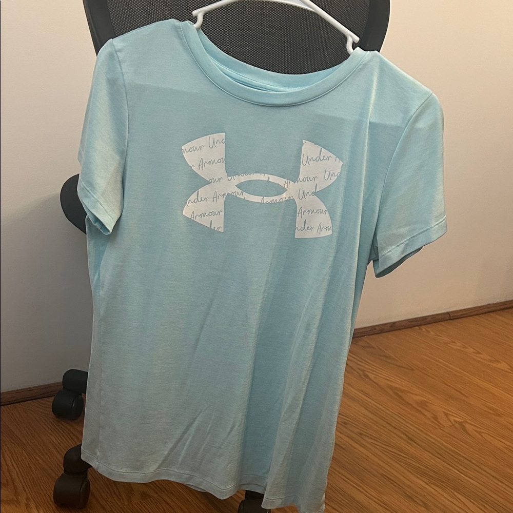 Woman’s medium under Armour tee light blue
Like new